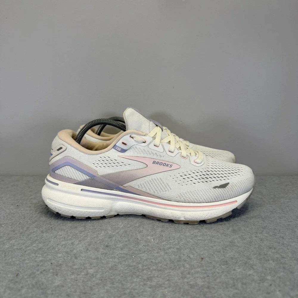 Brooks Ghost 15 Womens Shoes Size 8 Cream Pink Running Sneakers 1203801B199